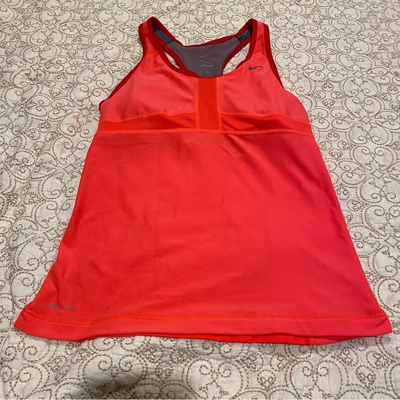 Nike Dri-Fit Women’s Workout Tank Top - Picture 3 of 9